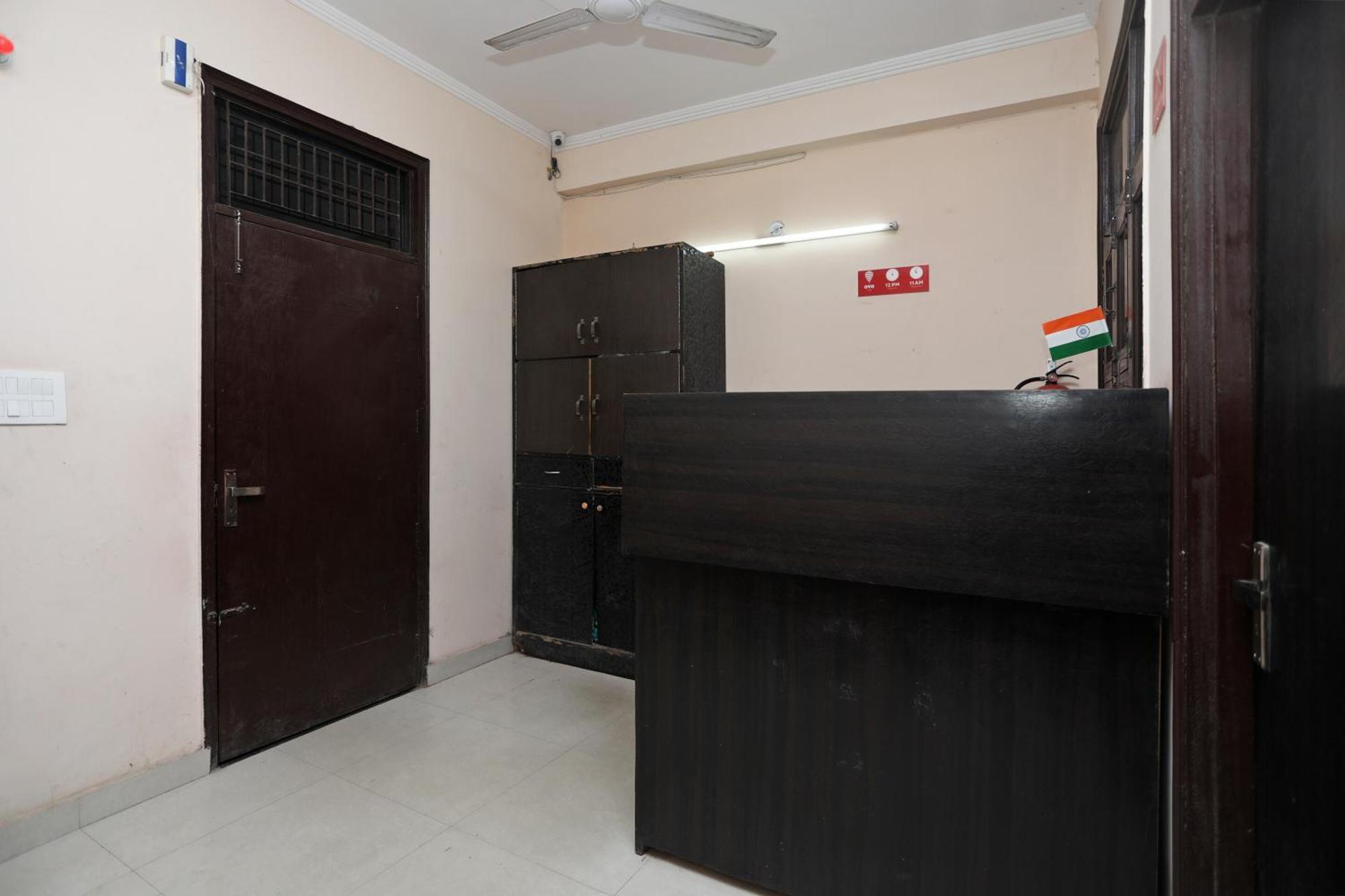 Hotel O Rn 32 Indirapuram Bagian luar foto